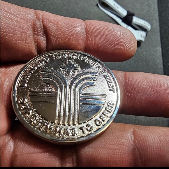 Celebrate Springfield Silver Tone Metalic Challenge Coin Commemorative Token - Picture 7 of 11